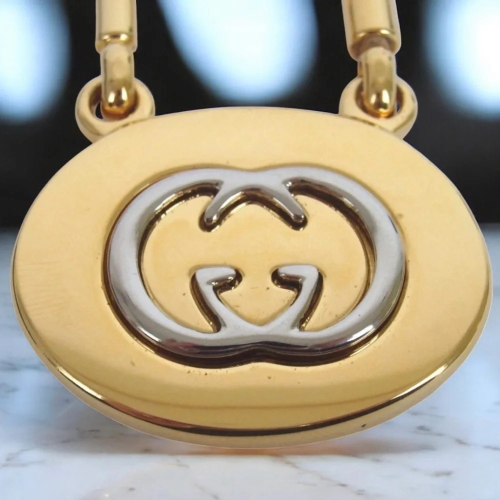 GUCCI Interlocking GG Keyring/Bag Charm with Box ๐คฉ - Picture 6 of 11